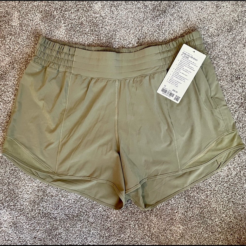 NWT Lululemon Hotty Hot HR Short 4”